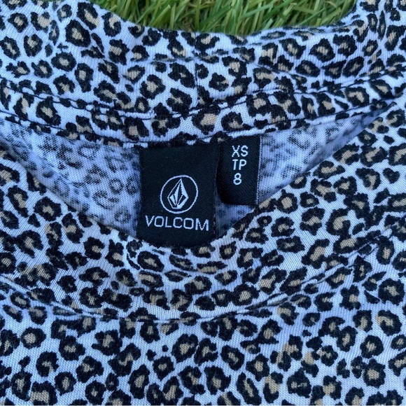 ☀️ VOLCOM T-SHIRT (back slits)  CHEETAH PRINT  | XS  #FML130017 - Picture 9 of 13